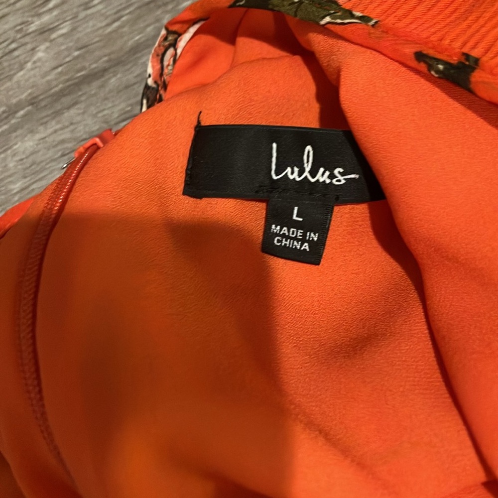 Woman’s Lulus dress - Picture 6 of 8